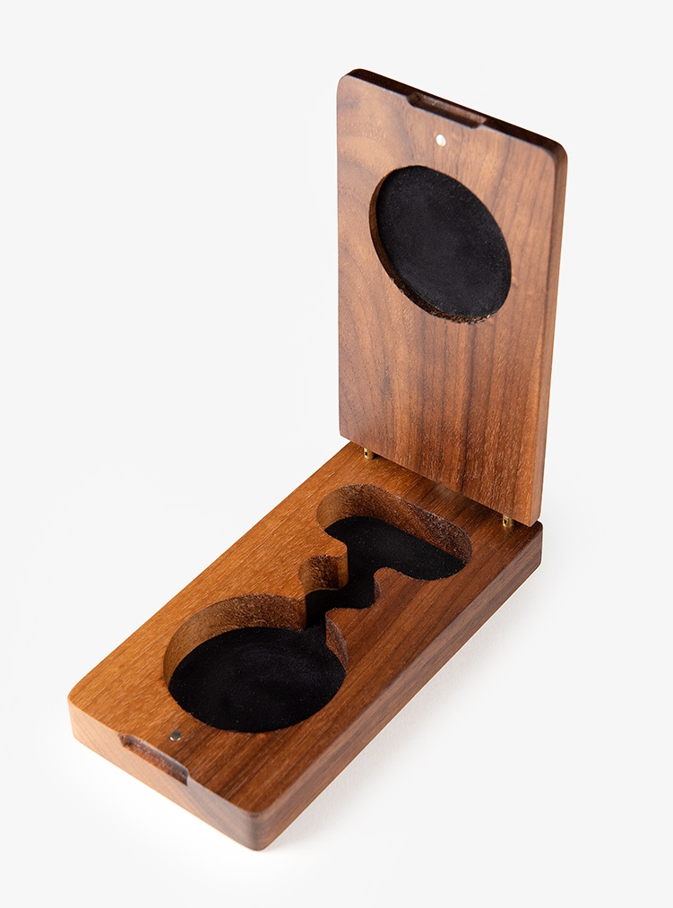 Holzschachtel für Taschenuhr mit Uhrkette
