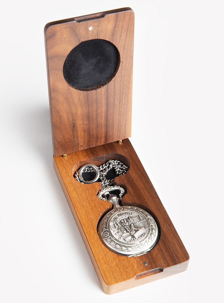 Taschenuhr Maurer mit Uhrkette in Holzschachtel