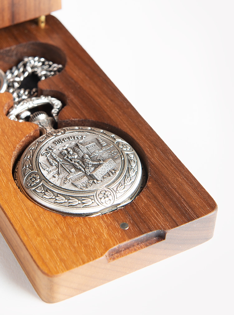 Mason pocket watch with watch chain in wooden box